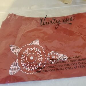 Thirty-one fitted purse skirt‎